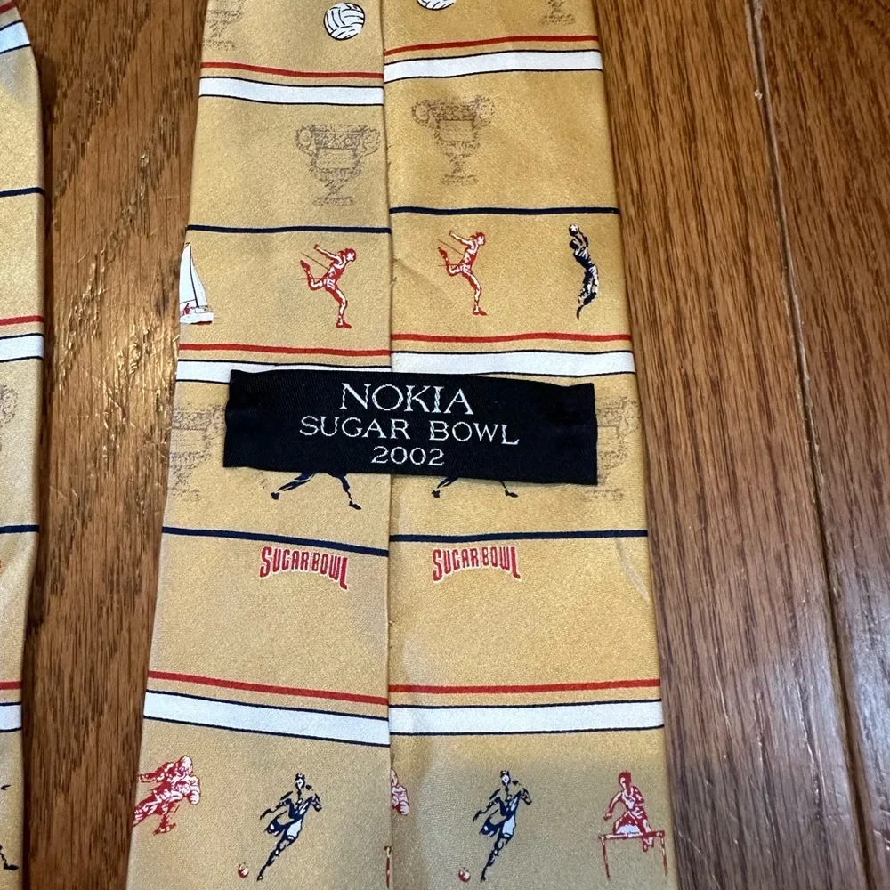 Men’s standard pointed Tie. NCAA Nokia Sugar Bowl 2002. 100%‎ Silk. Gold